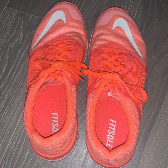 Lightly worn neon Nike sneakers - Picture 6 of 6